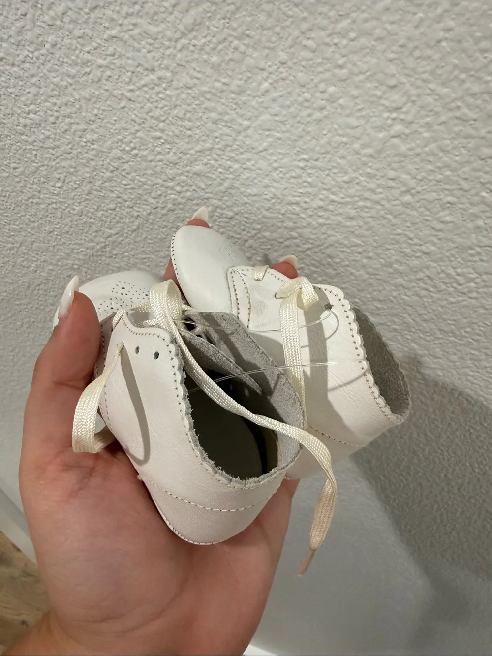 Good condition Vintage & Classic White Baby Booties - Lace-Up